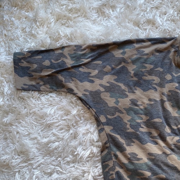 Over-sized Camo Top - Picture 5 of 6